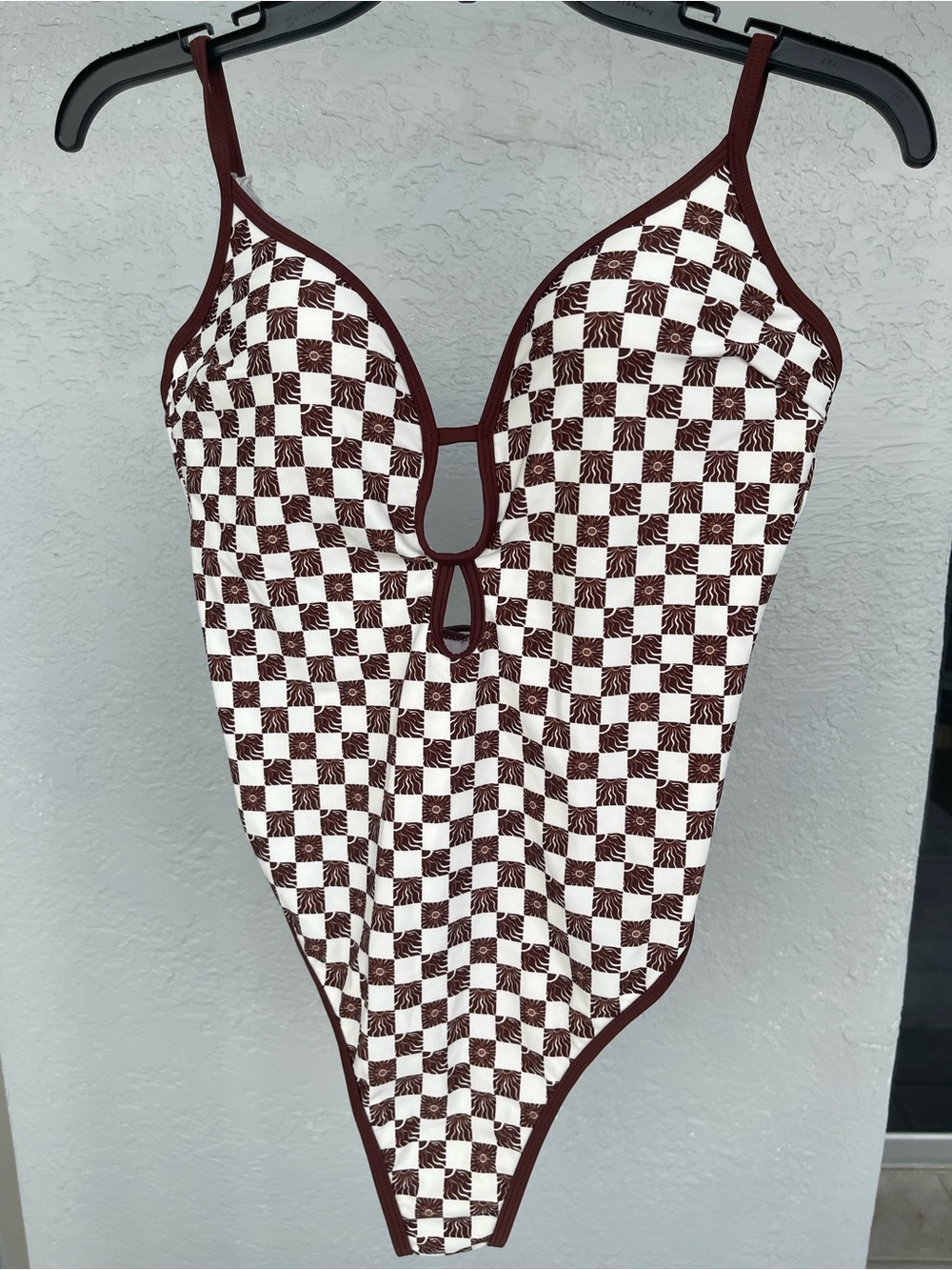Cupshe NWT Brown Checkered Sunburst Plunge One-Piece Swimsuit - Size M